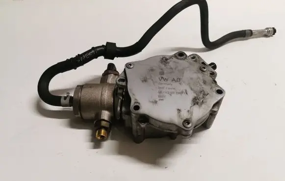 Audi A5 8T 8F Vacuum pump 06J145100C