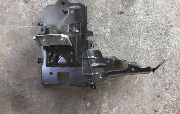 Opel Insignia B Battery tray 84221669