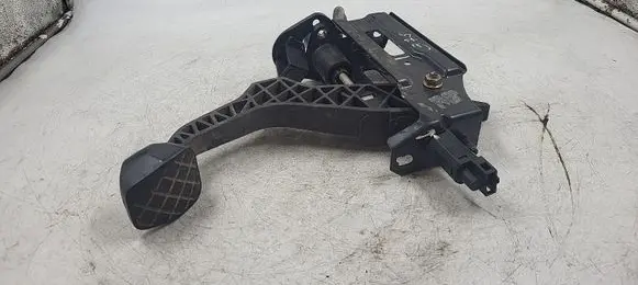 Volkswagen Bora Clutch pedal 1J0721174A