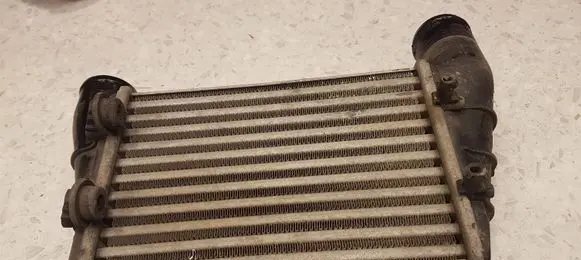 Volkswagen PASSAT B5 Intercooler radiator 058145805G
