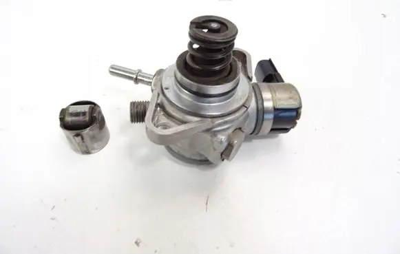 Nissan Juke I F15 Fuel injection high pressure pump 166307020R