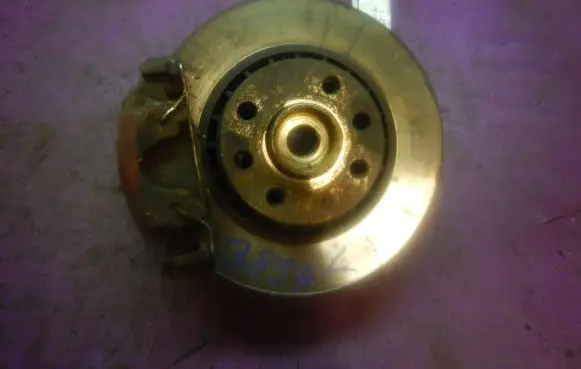 Opel Tigra A Front wheel hub spindle knuckle