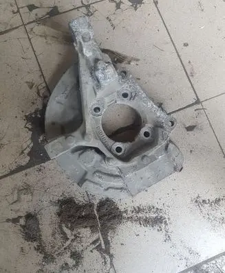 Volvo V70 Front wheel hub spindle knuckle