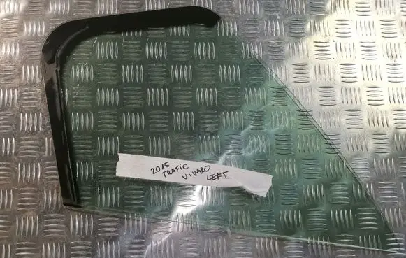 Renault Trafic III (X82) Front door window glass four-door 43R011057
