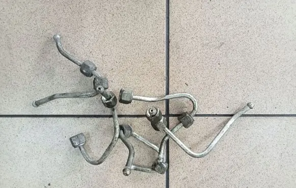 Renault Megane III Fuel injector supply line/pipe 