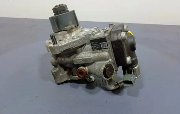 Volvo XC60 Fuel injection high pressure pump 31452143