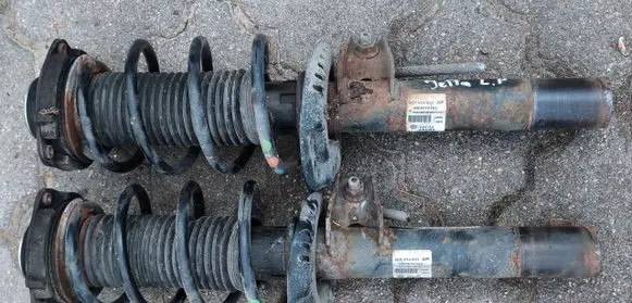 Volkswagen Jetta VI Front shock absorber with coil spring
