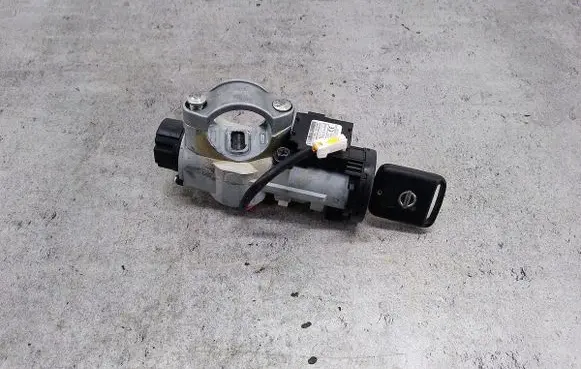 Nissan Qashqai+2 Ignition lock