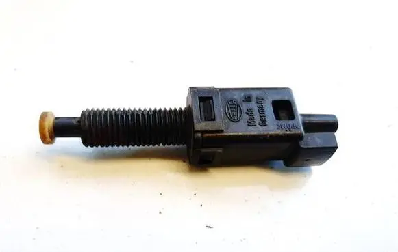 Volkswagen PASSAT B4 Brake pedal sensor switch 811907343B