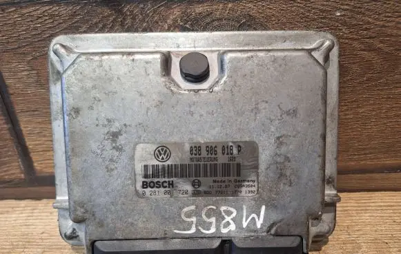 Volkswagen PASSAT B5 Engine control unit/module 038906018P 28SA3504 0281001720