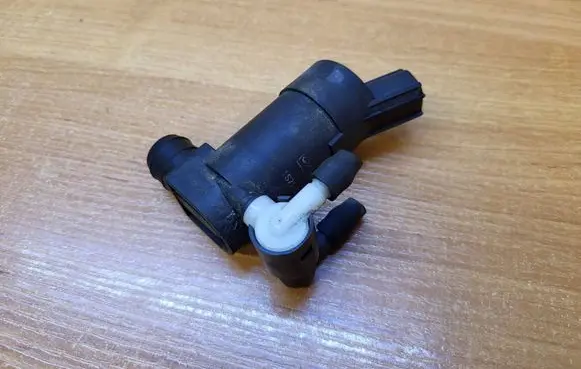 Volvo XC90 Windscreen/windshield washer pump 1S7117K624FE