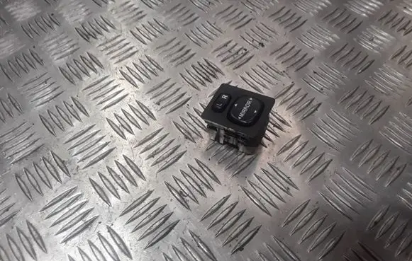 Wing mirror switch