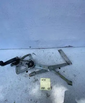 Mercedes-Benz 190 W201 Front door manual window regulator