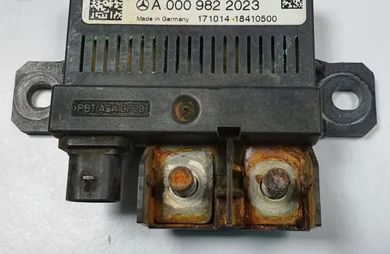 Opel Vectra C Battery control module A0009822023
