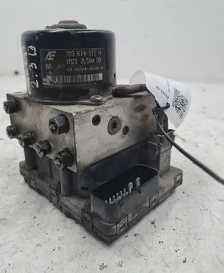 Volkswagen Golf IV ABS Pump 1J0907379P