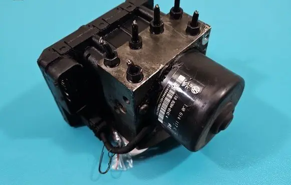 Volkswagen Golf IV ABS Pump 5WK8747 IMPRK1413084