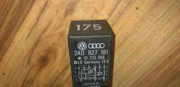 Volkswagen PASSAT B4 Other relay 3a0927181 61233005