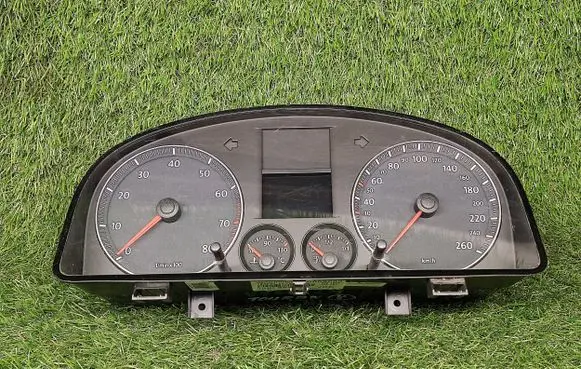 Volkswagen Touran I Speedometer (instrument cluster) 1T0920864