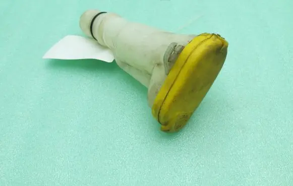 Renault Laguna III Window washer liquid tank fill tube 289150001R 820022689L