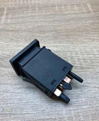 Volkswagen PASSAT B5.5 Windscreen/window heater switch 1J0959621C