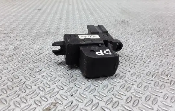 Nissan Navara D40 Electric window control switch 25411EA00A