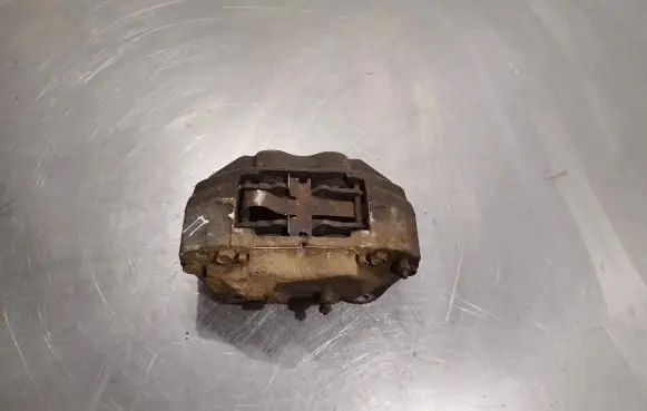Toyota Land Cruiser (HDJ90) Front brake caliper
