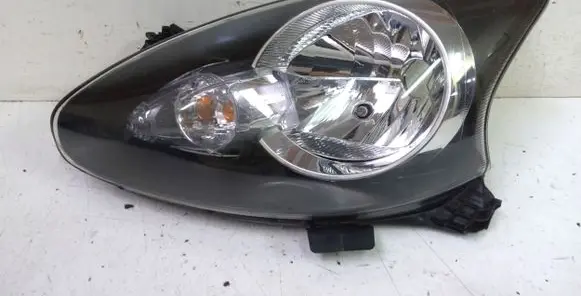 Toyota Aygo AB10 Headlight/headlamp 811700H011