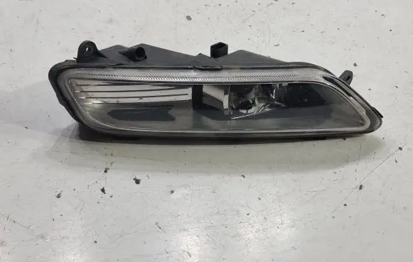 Volkswagen PASSAT B7 Front fog light 176623