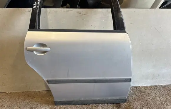 Volkswagen PASSAT B5 Rear door 