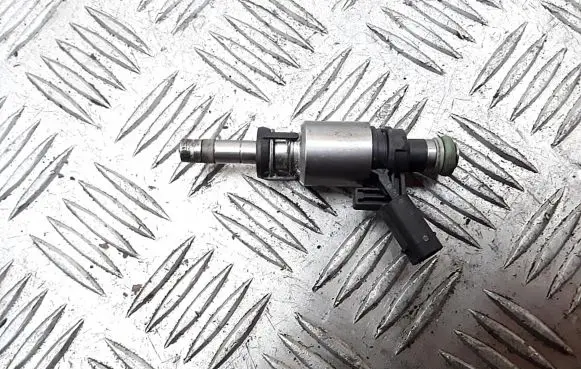 Audi A4 S4 B8 8K Fuel injector 026150001a