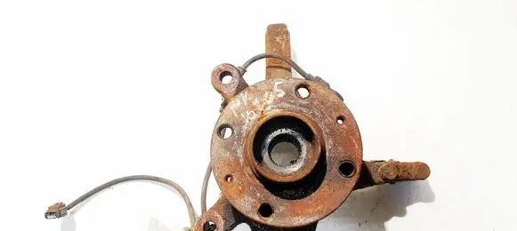 Suzuki Swift I Front wheel hub