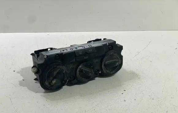 Volkswagen PASSAT B6 Climate control unit