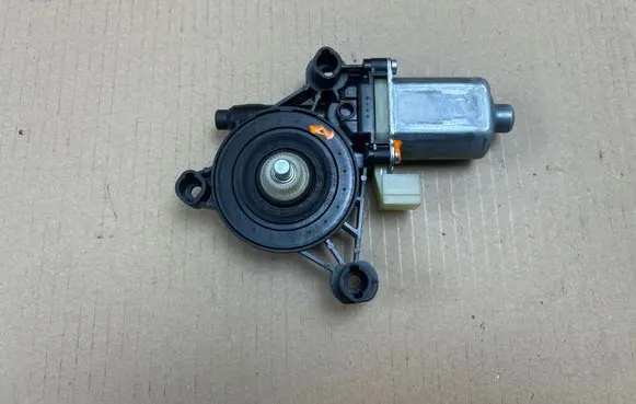 Volkswagen Crafter Front door window regulator motor 8W0959801