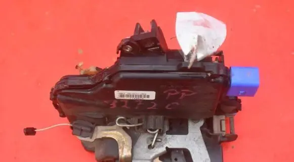 Skoda Fabia Mk1 (6Y) Front door lock