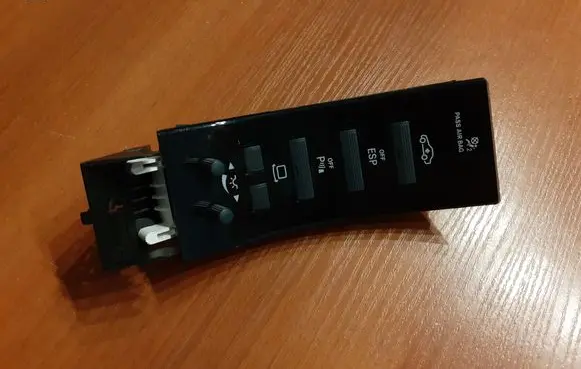 Mercedes-Benz S W221 ESP (stability program) switch A2218202910