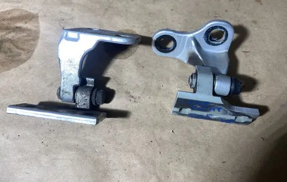 BMW 7 E65 E66 Rear door hinge set 7017818 7017816