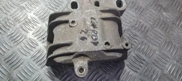 Volkswagen Touran I Engine mount bracket 1k0199262