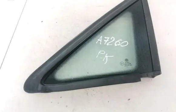 Volkswagen Touran I Front triangle window/glass 