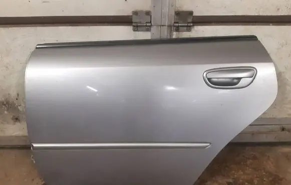Subaru Legacy Rear door