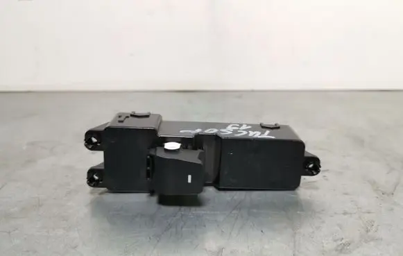 Hyundai Tucson TL Electric window control switch 93575D3121