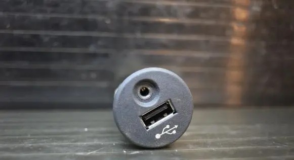 Nissan Qashqai USB socket connector 