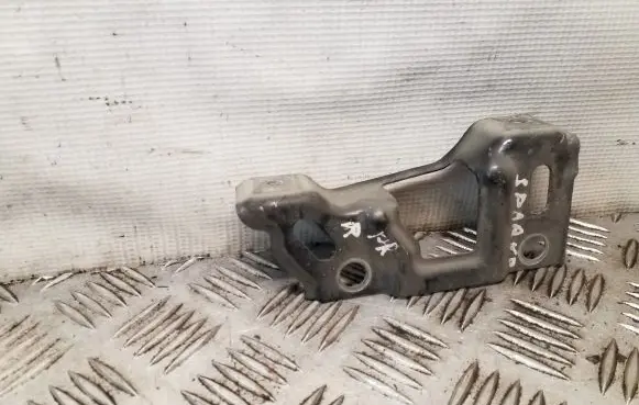Fender mounting bracket