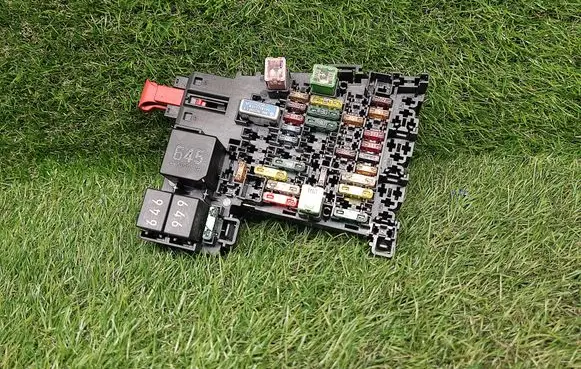 Audi A3 S3 8V Fuse module 5Q0937615C