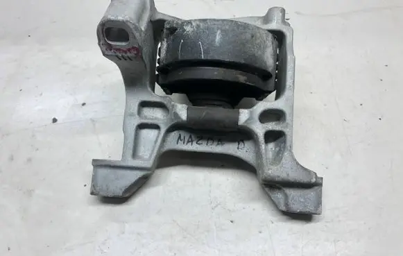 Mazda 6 Engine mount bracket