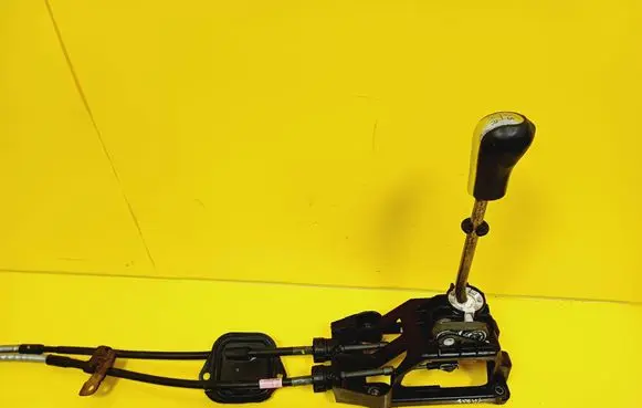 Toyota Yaris Gear shifter/selector 33530-0D010