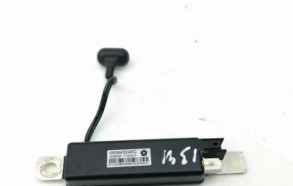 Chrysler Grand Voyager V Aerial antenna amplifier 05064324AC 40908F11005F 014060580324AC
