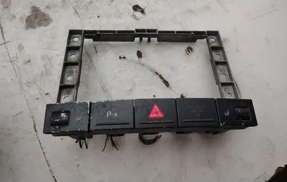 Volkswagen Touareg I Panel trim 7N6857318