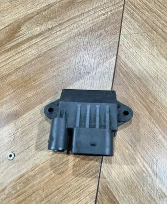 Chrysler 300 - 300C Glow plug pre-heat relay 0522140709