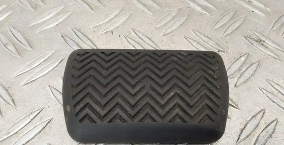 Toyota RAV 4 (XA40) Brake pedal