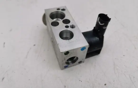 Air conditioning (A/C) expansion valve